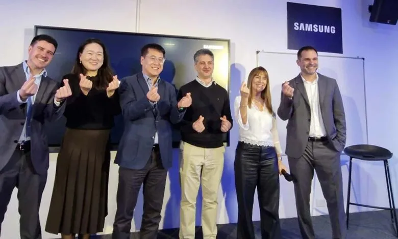 Izq. a Der. Lucas Shin, presidente de Samsung Argentina; Leandro Caló, Pre Sales Mgr; Laura Possidente, Corporate B2B Senior Manager; Augusto Vizzia, B2B Sales Manager - Visual Display - Samsung Argentina.