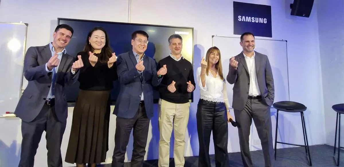 Izq. a Der. Lucas Shin, presidente de Samsung Argentina; Leandro Caló, Pre Sales Mgr; Laura Possidente, Corporate B2B Senior Manager; Augusto Vizzia, B2B Sales Manager - Visual Display - Samsung Argentina.