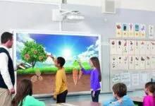 El proyector láser interactivo BrightLink EB-725Wi emerge como una herramienta clave para transformar la experiencia educativa.