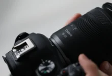 Con un diseño compacto y una apertura constante de f/2.8, el nuevo objetivo de Canon es ideal para fotografía y video en cualquier entorno.