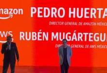 Rubén Mugártegui, director general de Amazon Web Services (AWS) México, y Pedro Huerta, director general de Amazon México.